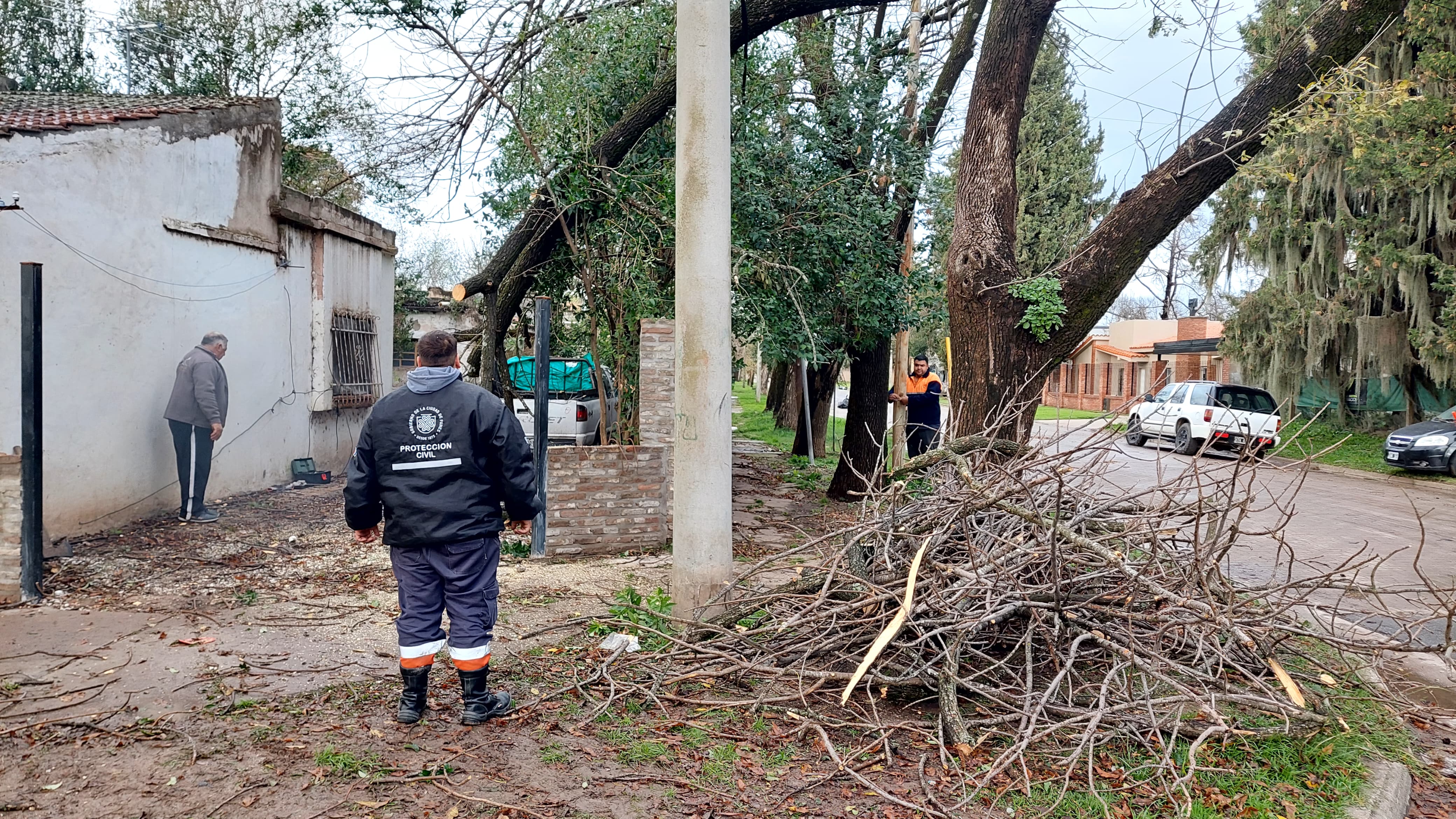 La tormenta en Funes arrasó con todo: hubo ráfagas de unos 60km/h y la lluvia ya superó el promedio de 2024